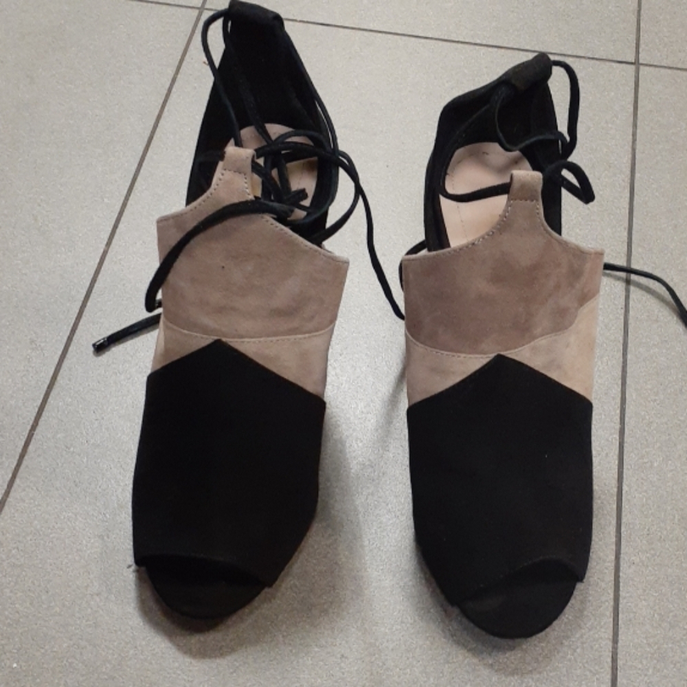 Ladies shoe